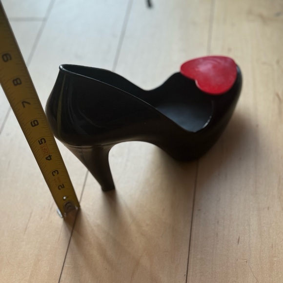 Retro Pinup Mel Dreamed by Melissa Shoe size 9 Black Platform Pump w/ Red Heart - Picture 4 of 4